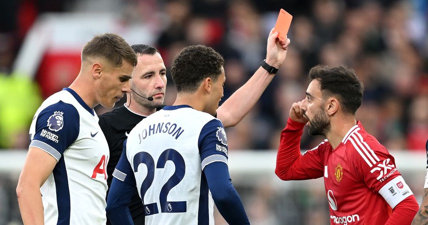 Tin nóng thể thao sáng 31/10: MU đụng 'đá tảng' Tottenham ở Cúp Liên đoàn Anh, Quyết Chiến và Hoàng Sao được đề cử giải thưởng cao quý - Ảnh 1.