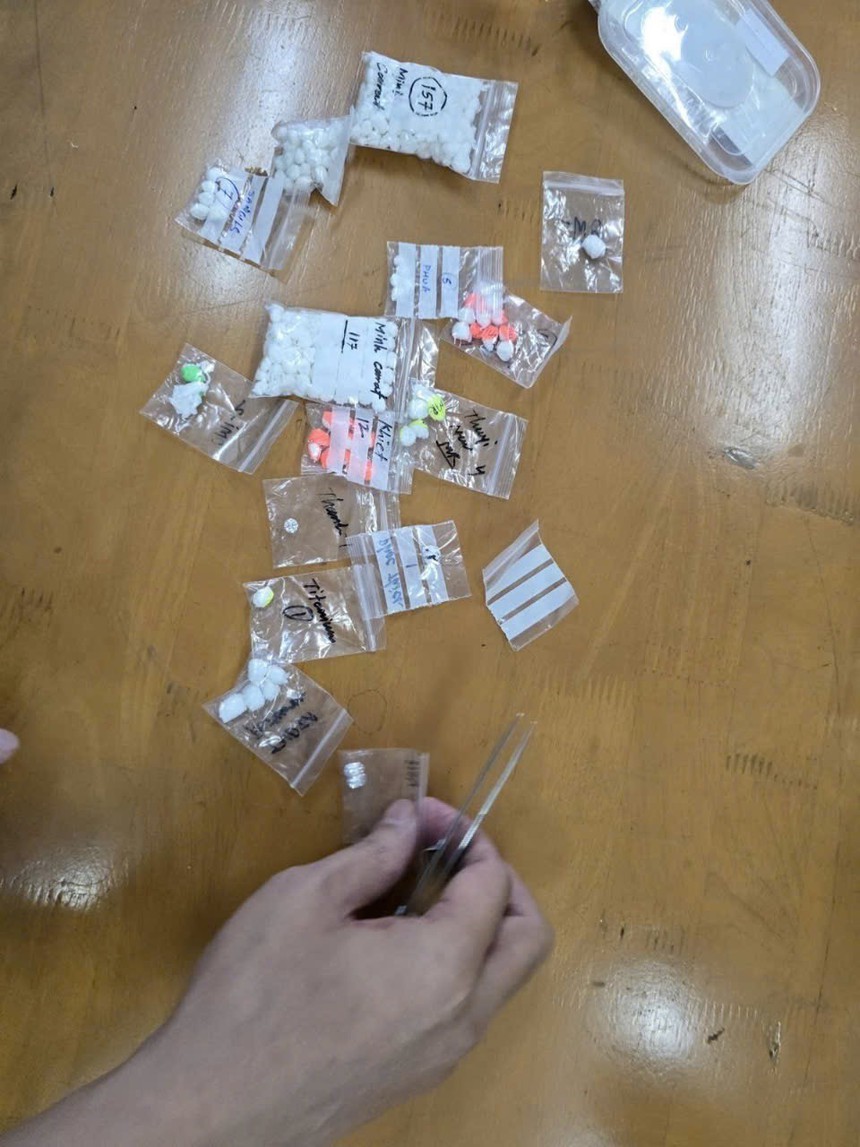 Hải quan sân bay Tân Sơn Nhất bắt giữ 2 vụ nhập lậu hơn 1.000 viên kim cương - Ảnh 1. Hải quan sân bay Tân Sơn Nhất bắt giữ 2 vụ nhập lậu hơn 1.000 viên kim cương - Ảnh 1.