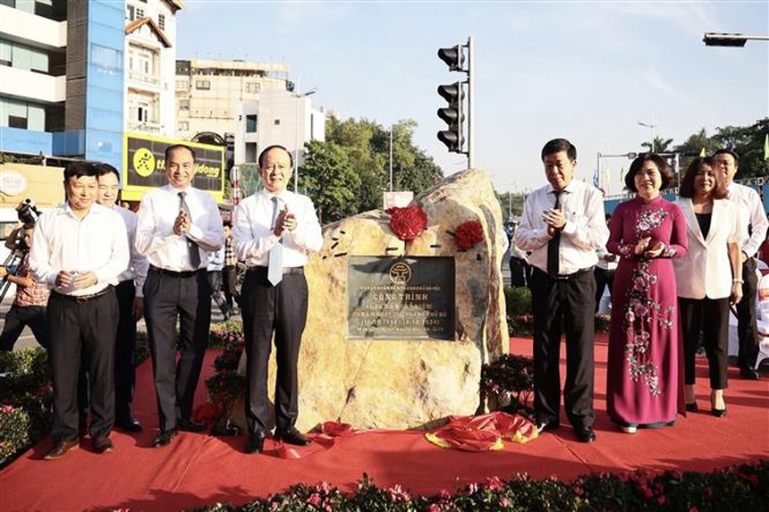 Thông xe đường Âu Cơ và Xuân Diệu chào mừng 70 năm Giải phóng Thủ đô - Ảnh 1. Thông xe đường Âu Cơ và Xuân Diệu chào mừng 70 năm Giải phóng Thủ đô - Ảnh 1.