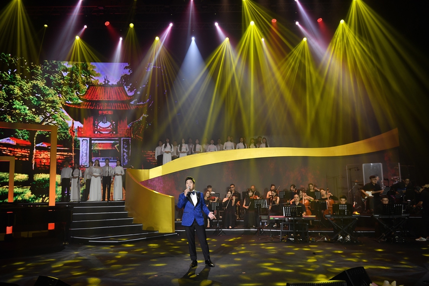 "Cảm xúc tháng 10": Tỏa sáng những ngôi sao các thế hệ của Học viện Âm nhạc Quốc gia - Ảnh 1.