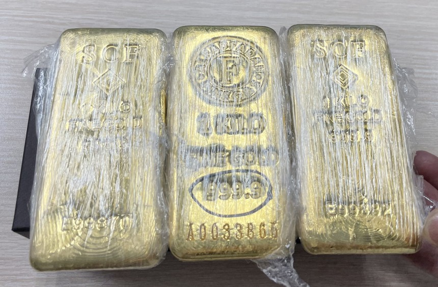 Phát hiện hành khách nước ngoài vận chuyển trái phép 3 kg vàng qua sân bay Quốc tế Nội Bài - Ảnh 2. Phát hiện hành khách nước ngoài vận chuyển trái phép 3 kg vàng qua sân bay Quốc tế Nội Bài - Ảnh 2.