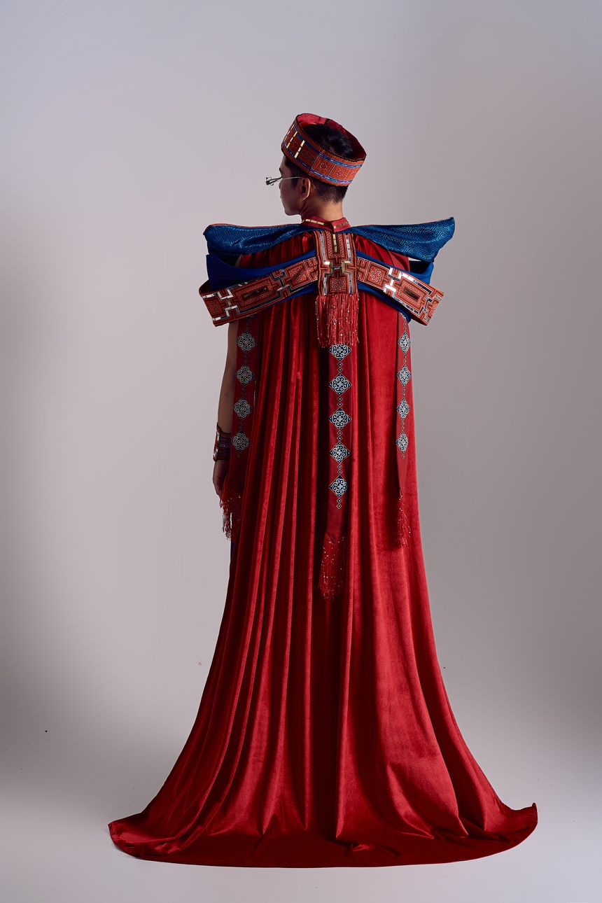 Cao Quốc Thắng mang trang phục dân tộc "Sênh tiền võ khúc" dự thi Mister Global 2024 - Ảnh 4.