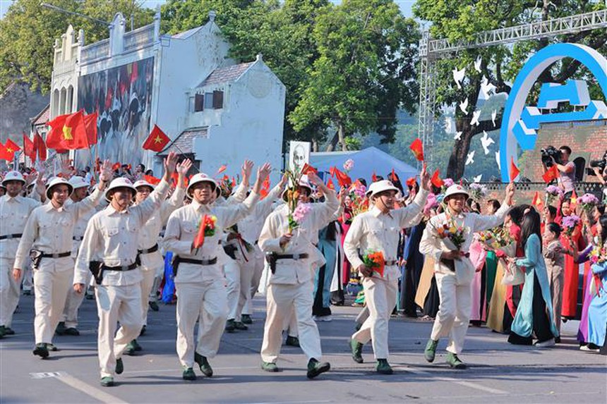 70 năm Giải phóng Thủ đô: Vang mãi khúc ca khải hoàn - Ảnh 1. 70 năm Giải phóng Thủ đô: Vang mãi khúc ca khải hoàn - Ảnh 1.