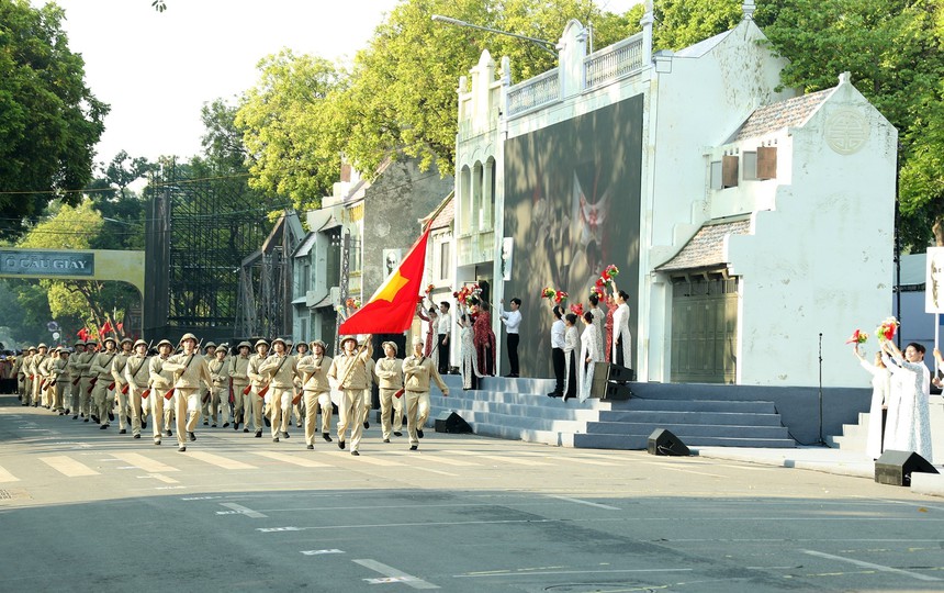 Hình ảnh Ngày hội Văn hóa vì Hòa bình chào mừng 70 năm Giải phóng Thủ đô - Ảnh 1. Hình ảnh Ngày hội Văn hóa vì Hòa bình chào mừng 70 năm Giải phóng Thủ đô - Ảnh 1.