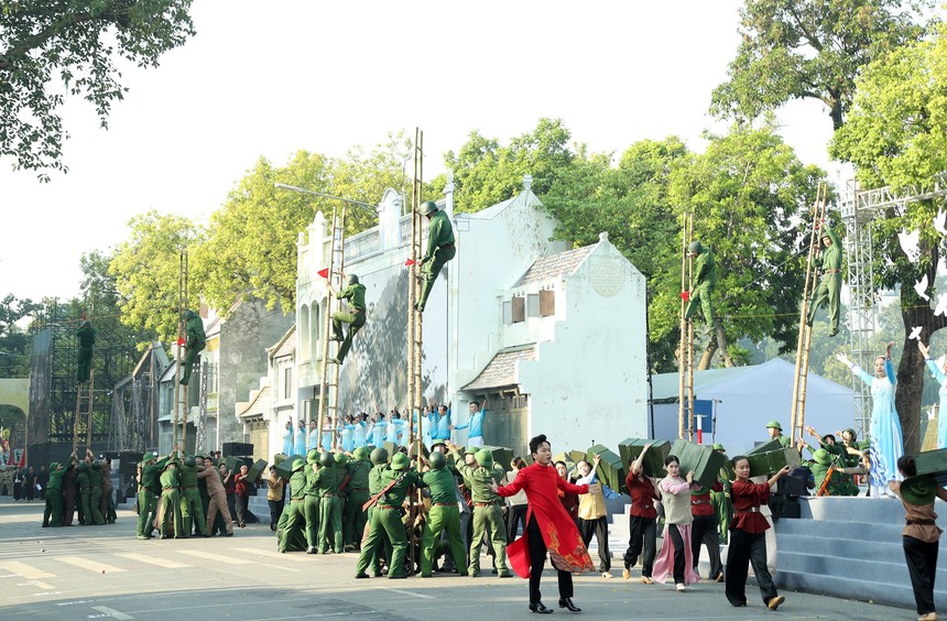 Hình ảnh Ngày hội Văn hóa vì Hòa bình chào mừng 70 năm Giải phóng Thủ đô - Ảnh 3. Hình ảnh Ngày hội Văn hóa vì Hòa bình chào mừng 70 năm Giải phóng Thủ đô - Ảnh 3.