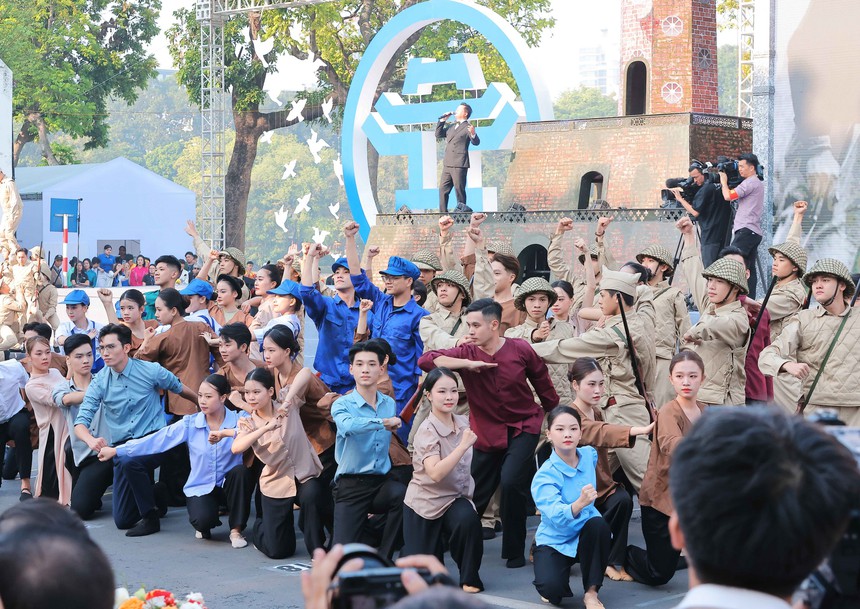 Hình ảnh Ngày hội Văn hóa vì Hòa bình chào mừng 70 năm Giải phóng Thủ đô - Ảnh 13. Hình ảnh Ngày hội Văn hóa vì Hòa bình chào mừng 70 năm Giải phóng Thủ đô - Ảnh 13.