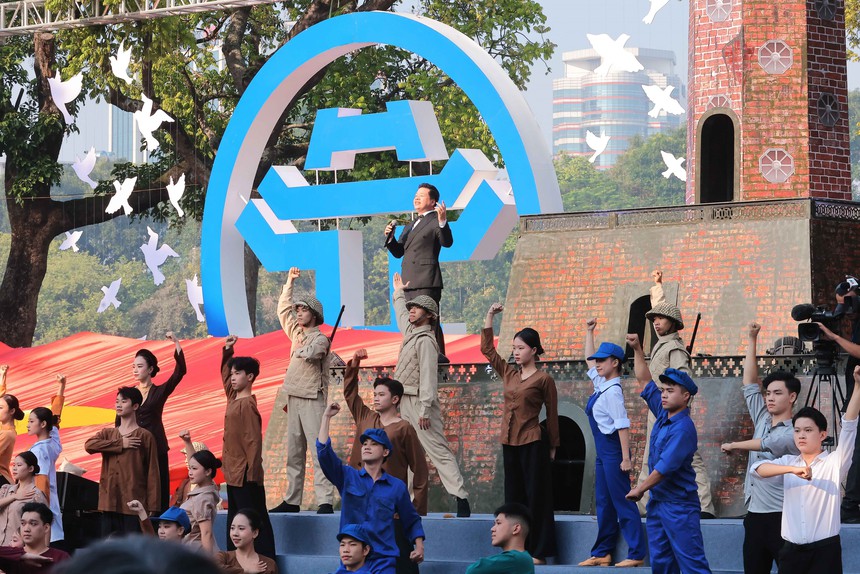 Hình ảnh Ngày hội Văn hóa vì Hòa bình chào mừng 70 năm Giải phóng Thủ đô - Ảnh 19. Hình ảnh Ngày hội Văn hóa vì Hòa bình chào mừng 70 năm Giải phóng Thủ đô - Ảnh 19.