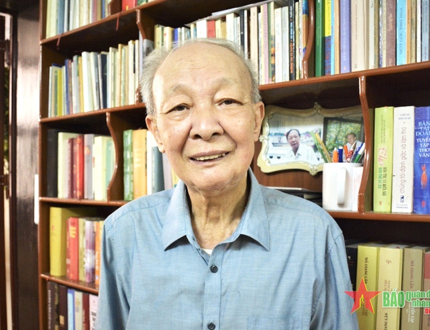 Nhà thơ Nguyễn Đức Mậu: "Màu hoa tim tím tôi tìm tuổi thơ" - Ảnh 2.