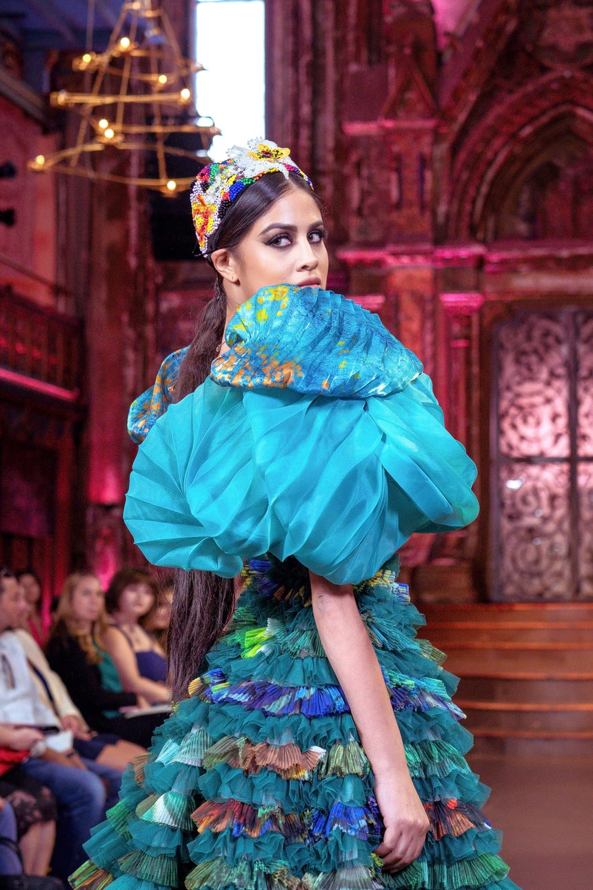 NTK Tuyết Lê trình diễn tại Tuần lễ Thời trang danh giá New York Couture Fashion Week - Ảnh 2. NTK Tuyết Lê trình diễn tại Tuần lễ Thời trang danh giá New York Couture Fashion Week - Ảnh 2.