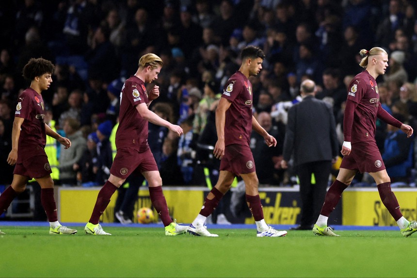 Guardiola đang 'bất lực' với Man City? - Ảnh 1. Guardiola đang 'bất lực' với Man City? - Ảnh 1.