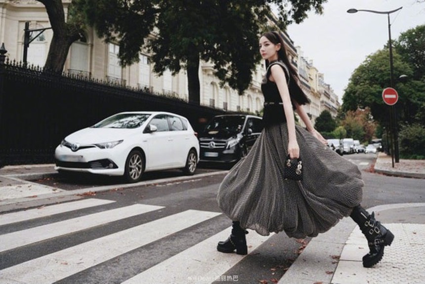 Sự nghiệp diễn xuất của Địch Lệ Nhiệt Ba bị ảnh hưởng vì tin đồn mang thai - Ảnh 2.