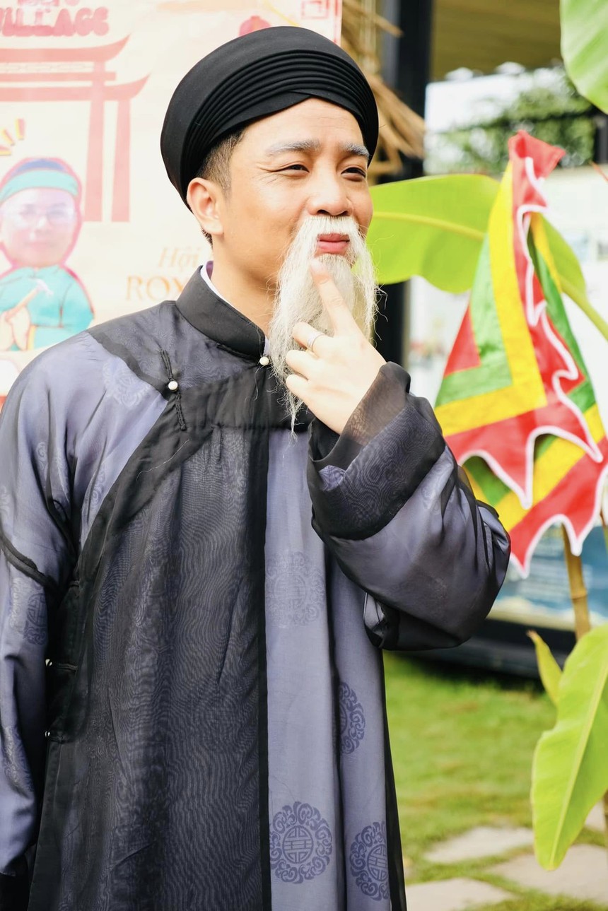 Trên phim đóng vai chơi, ngoài đời Tân 'khẹc' cưng chiều vợ con hết mực - Ảnh 3. Trên phim đóng vai chơi, ngoài đời Tân 'khẹc' cưng chiều vợ con hết mực - Ảnh 3.