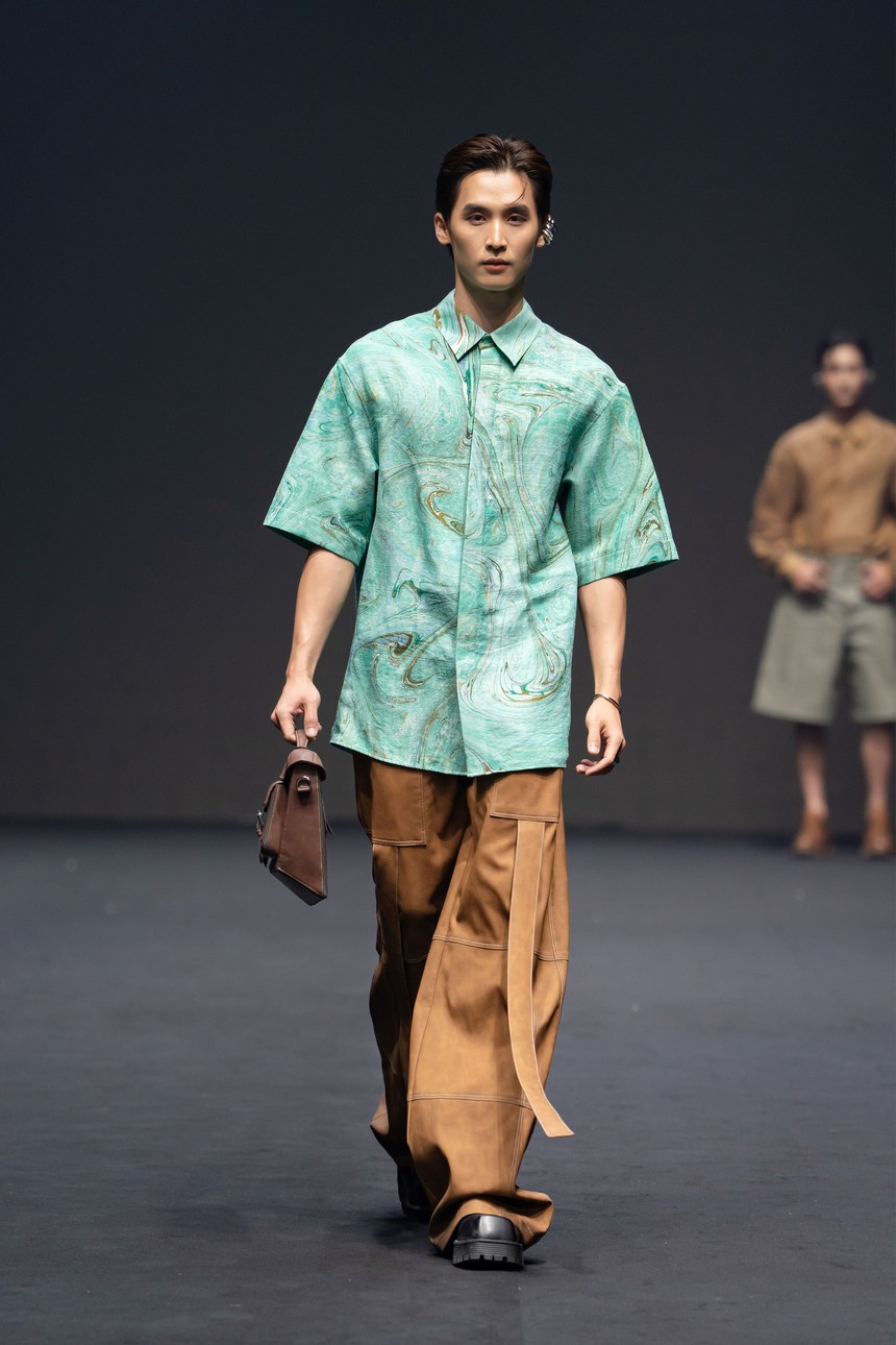 NTK Phan Đăng Hoàng ra mắt BST Menswear đầu tiên tại show diễn dành cho local brands - Ảnh 3. NTK Phan Đăng Hoàng ra mắt BST Menswear đầu tiên tại show diễn dành cho local brands - Ảnh 3.
