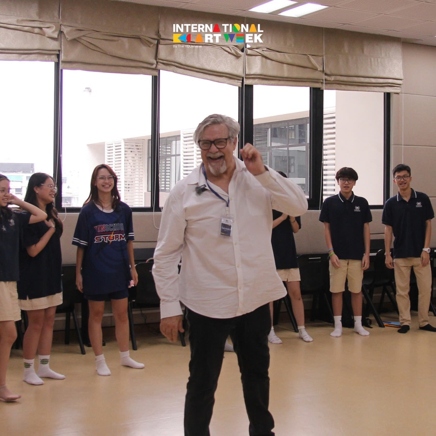 Huyền thoại Philip Quast truyền cảm hứng nhạc kịch đến Việt Nam - Ảnh 4. Huyền thoại Philip Quast truyền cảm hứng nhạc kịch đến Việt Nam - Ảnh 4.