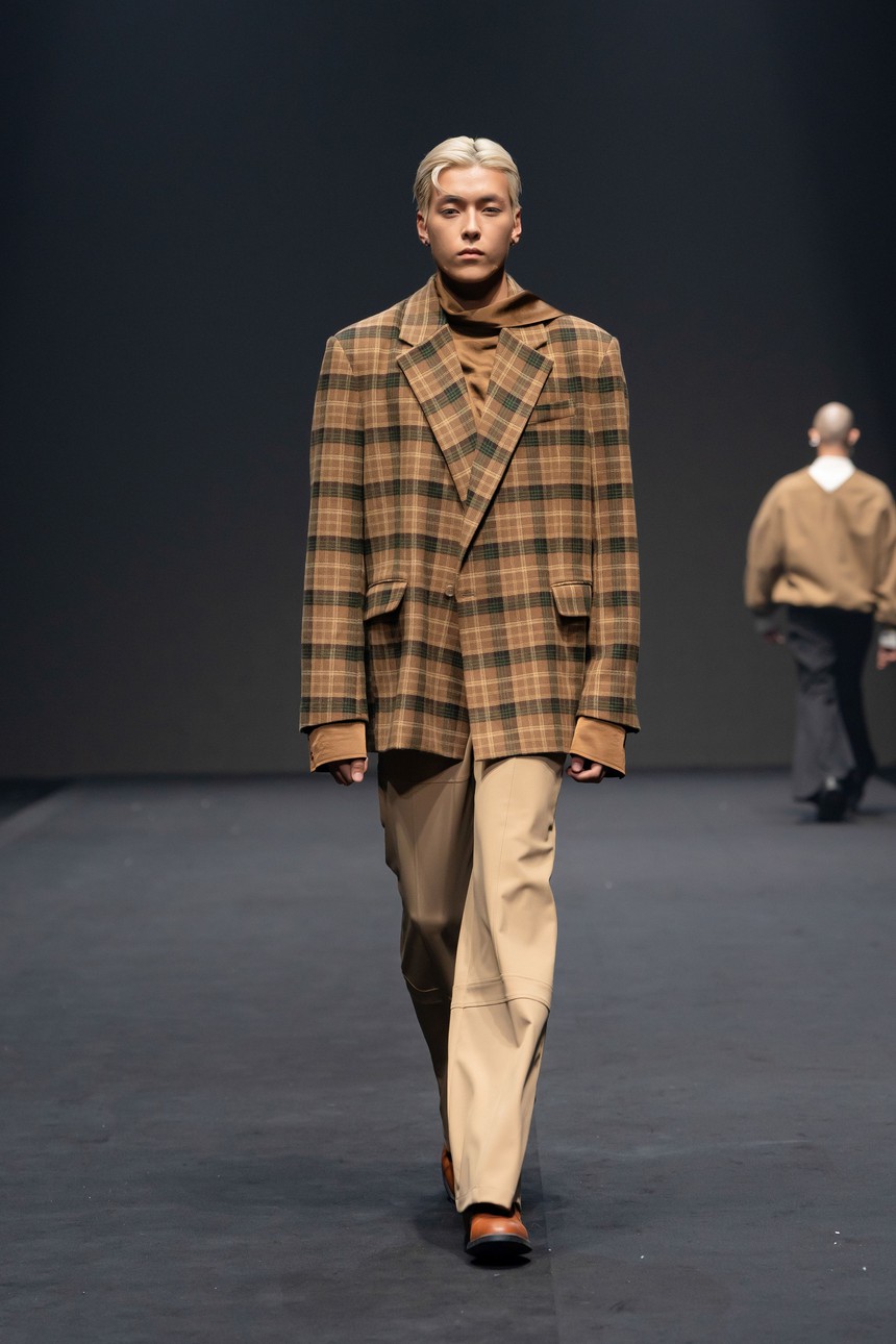 NTK Phan Đăng Hoàng ra mắt BST Menswear đầu tiên tại show diễn dành cho local brands - Ảnh 2. NTK Phan Đăng Hoàng ra mắt BST Menswear đầu tiên tại show diễn dành cho local brands - Ảnh 2.