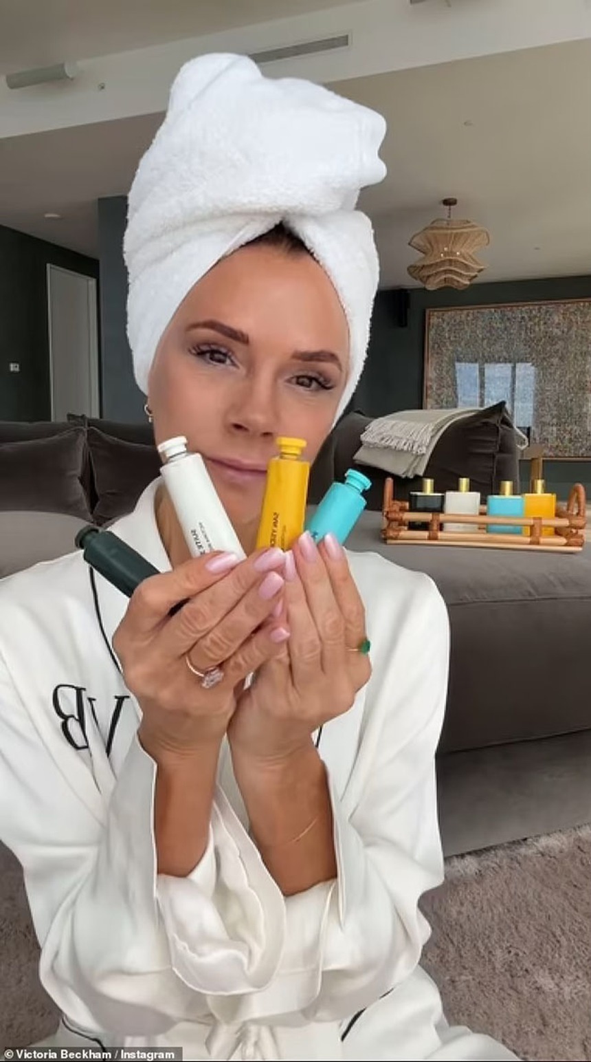 Con gái Beckham 13 tuổi đã là người có sức ảnh hưởng, tiết lộ thói quen trang điểm tốn kém - Ảnh 4. Con gái Beckham 13 tuổi đã là người có sức ảnh hưởng, tiết lộ thói quen trang điểm tốn kém - Ảnh 4.