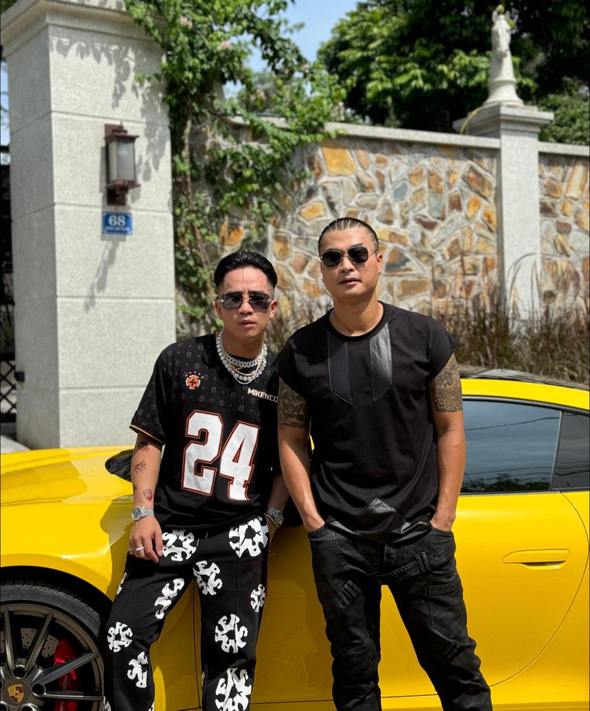 Trên phim đóng vai chơi, ngoài đời Tân 'khẹc' cưng chiều vợ con hết mực - Ảnh 2. Trên phim đóng vai chơi, ngoài đời Tân 'khẹc' cưng chiều vợ con hết mực - Ảnh 2.