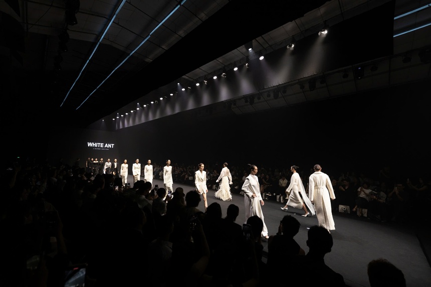 NTK Phan Đăng Hoàng ra mắt BST Menswear đầu tiên tại show diễn dành cho local brands - Ảnh 6. NTK Phan Đăng Hoàng ra mắt BST Menswear đầu tiên tại show diễn dành cho local brands - Ảnh 6.