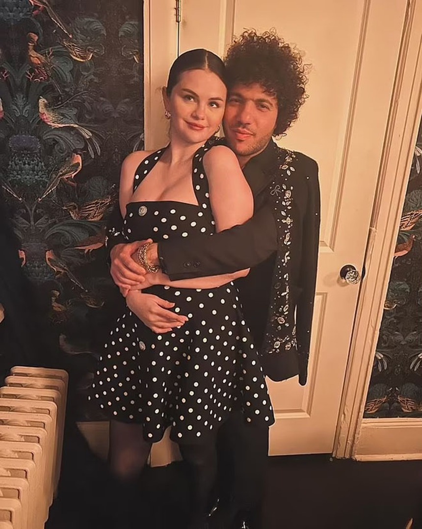 Bạn trai Selena Gomez gây bão mạng khi là "Người đàn ông quyến rũ nhất còn sống", định nghĩa lại sự quyến rũ - Ảnh 5.