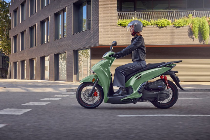 Honda SH350i ra mắt phiên bản mới 2025 cùng lúc tại Ý và Việt Nam - Ảnh 1. Honda SH350i ra mắt phiên bản mới 2025 cùng lúc tại Ý và Việt Nam - Ảnh 1.