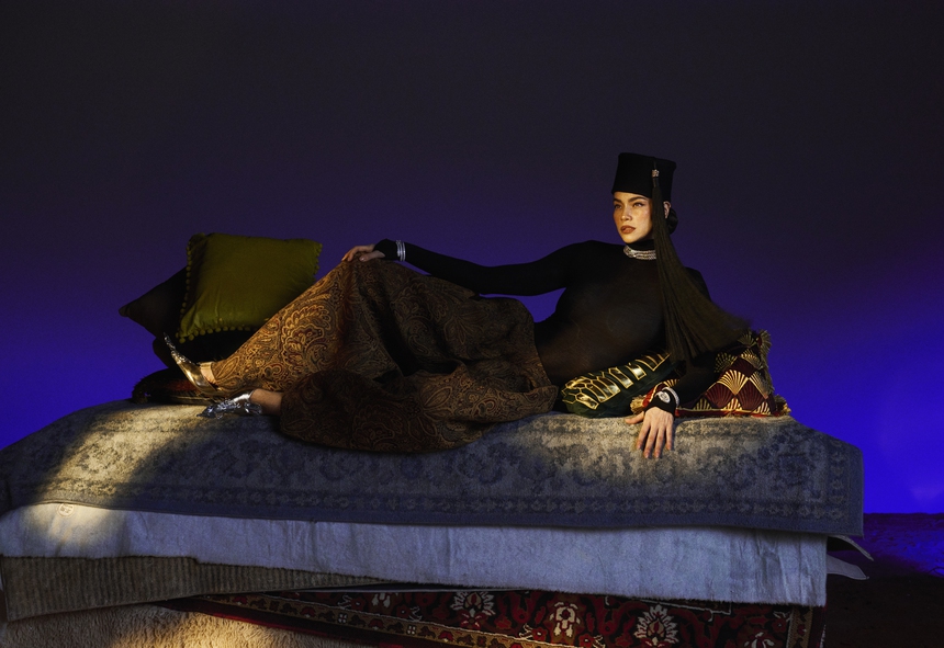 Hồ Ngọc Hà hé lộ hình ảnh MV "Cây đèn thần" sau 2 tháng úp mở - Ảnh 2.