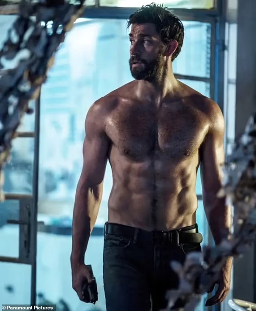Fan phản ứng trái chiều khi John Krasinski được People chọn là "Người đàn ông quyến rũ nhất còn sống 2024" - Ảnh 2. Fan phản ứng trái chiều khi John Krasinski được People chọn là "Người đàn ông quyến rũ nhất còn sống 2024" - Ảnh 2.
