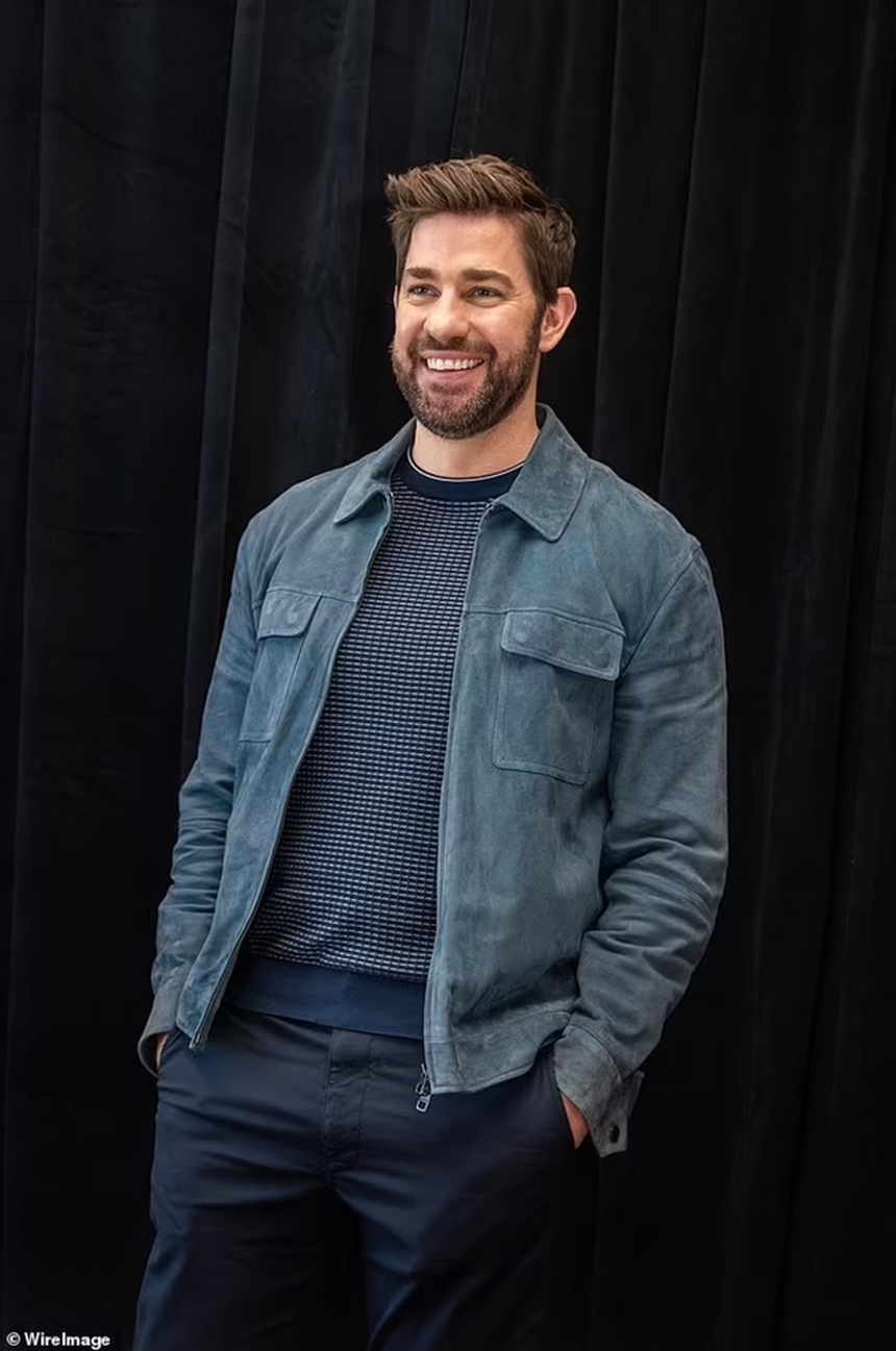 Fan phản ứng trái chiều khi John Krasinski được People chọn là "Người đàn ông quyến rũ nhất còn sống 2024" - Ảnh 4. Fan phản ứng trái chiều khi John Krasinski được People chọn là "Người đàn ông quyến rũ nhất còn sống 2024" - Ảnh 4.