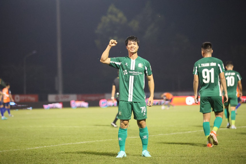 Tin nóng bóng đá Việt 15/11: Báo Đông Nam Á ấn tượng về kỷ lục của đội Việt Nam tại SVĐ 20 nghìn chỗ - Ảnh 4. Tin nóng bóng đá Việt 15/11: Báo Đông Nam Á ấn tượng về kỷ lục của đội Việt Nam tại SVĐ 20 nghìn chỗ - Ảnh 4.