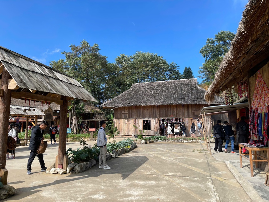 Sa Pa: Đón mùa cao điểm kích cầu du lịch với loạt lễ hội văn hoá, thể thao độc đáo - Ảnh 7. Sa Pa: Đón mùa cao điểm kích cầu du lịch với loạt lễ hội văn hoá, thể thao độc đáo - Ảnh 7.