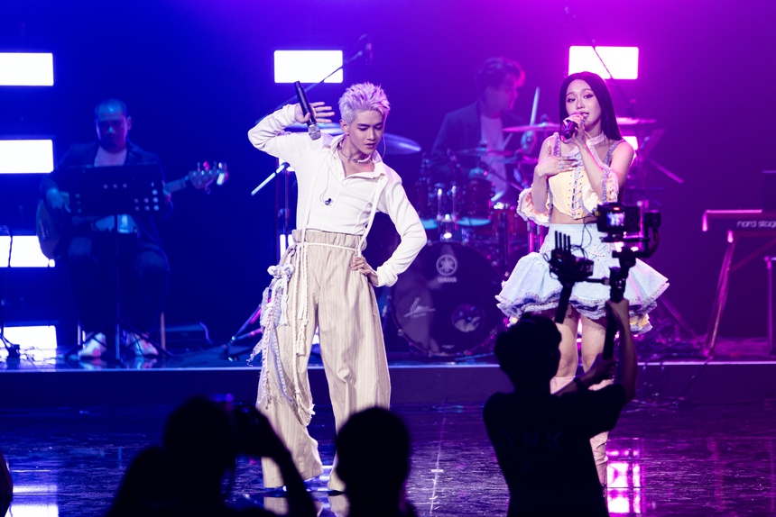 Han Sara về "chung nhà" với tân binh Cheng, mong được gọi "nghệ sĩ đến từ Việt Nam" - Ảnh 2.