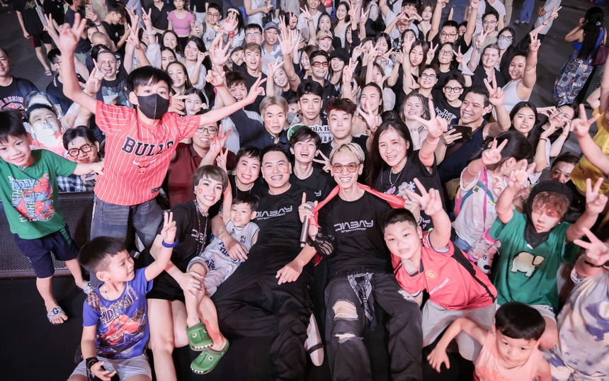 Huy Ngô và Ngọc Khuê: Hành trình âm nhạc kể chuyện Hà Nội giữa lòng phố đi bộ - Ảnh 13. Huy Ngô và Ngọc Khuê: Hành trình âm nhạc kể chuyện Hà Nội giữa lòng phố đi bộ - Ảnh 13.