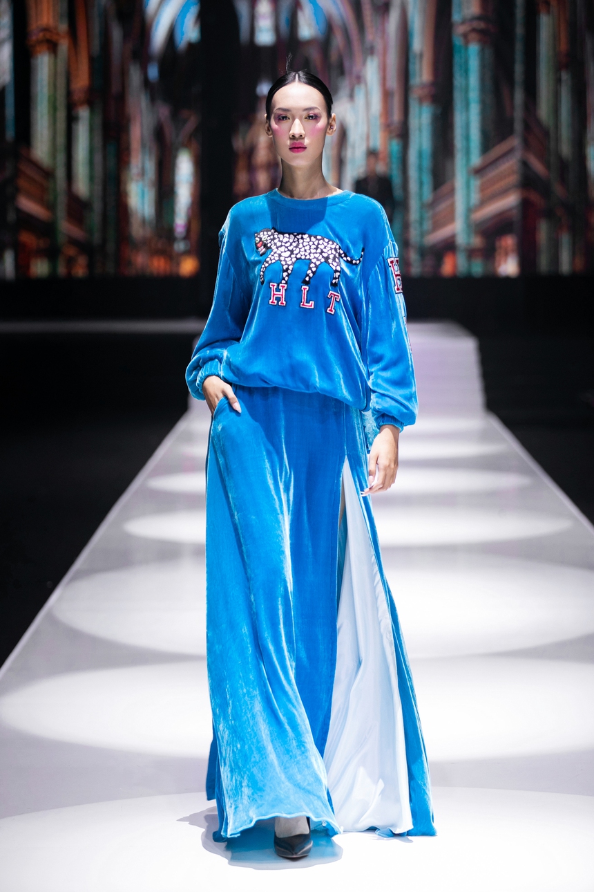 NTK Hà Linh Thư lấy cảm hứng từ phim của Vương Gia Vệ để tạo nên BST "In the Mood for Love" - Ảnh 9. NTK Hà Linh Thư lấy cảm hứng từ phim của Vương Gia Vệ để tạo nên BST "In the Mood for Love" - Ảnh 9.