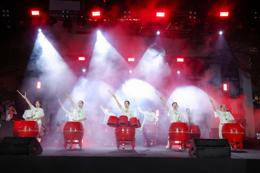 "Đại lộ" quy tụ dàn nghệ sĩ biểu diễn của trường Cao đẳng Nghệ thuật Hà Nội - Ảnh 1.