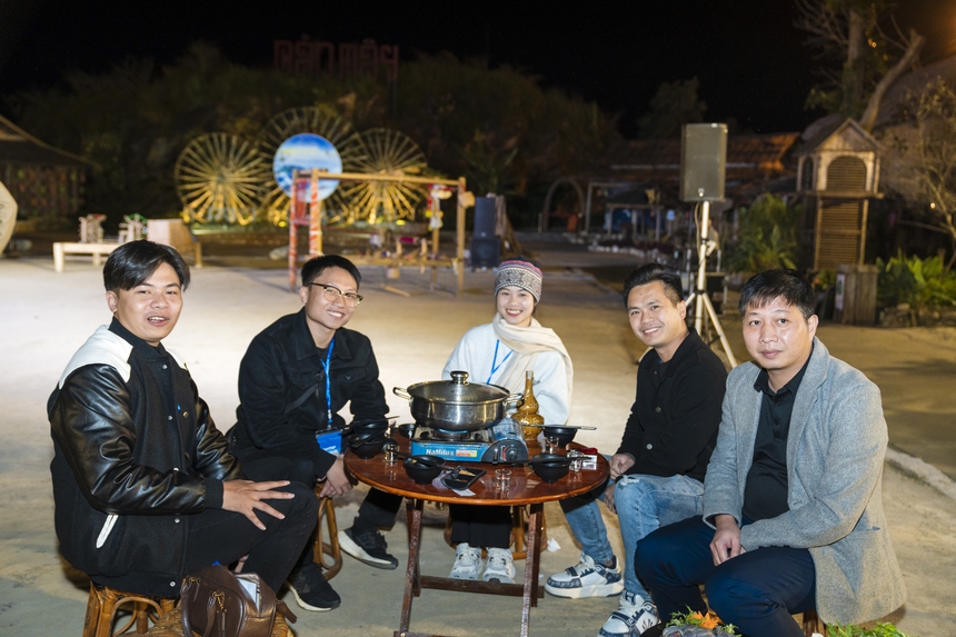 Lễ hội hoa Sen đá lần đầu tiên ở Bản Mây, Sa Pa - Ảnh 7. Lễ hội hoa Sen đá lần đầu tiên ở Bản Mây, Sa Pa - Ảnh 7.