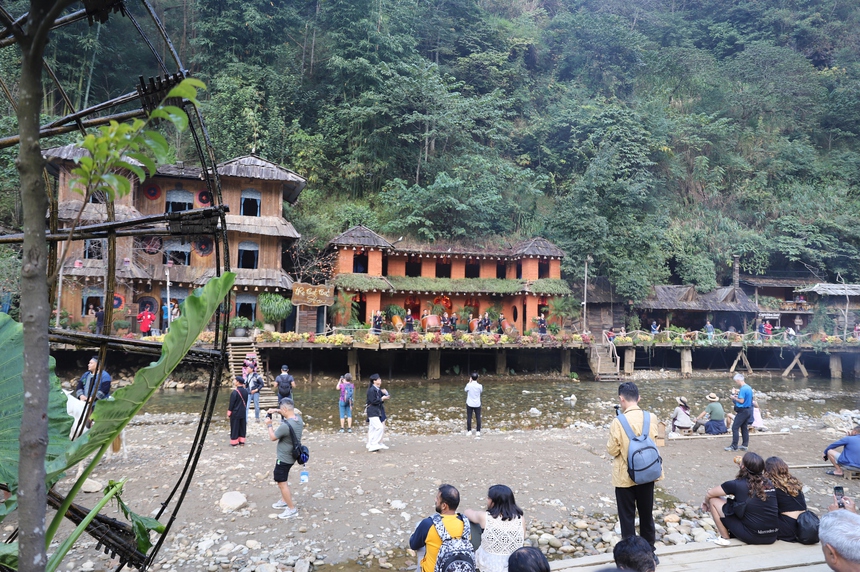 Sa Pa: Đón mùa cao điểm kích cầu du lịch với loạt lễ hội văn hoá, thể thao độc đáo - Ảnh 2. Sa Pa: Đón mùa cao điểm kích cầu du lịch với loạt lễ hội văn hoá, thể thao độc đáo - Ảnh 2.