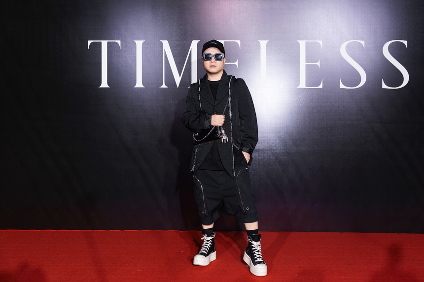 Show diễn "Timeless": Viết tiếp giấc mơ thời trang Việt "ra biển lớn" - Ảnh 2.