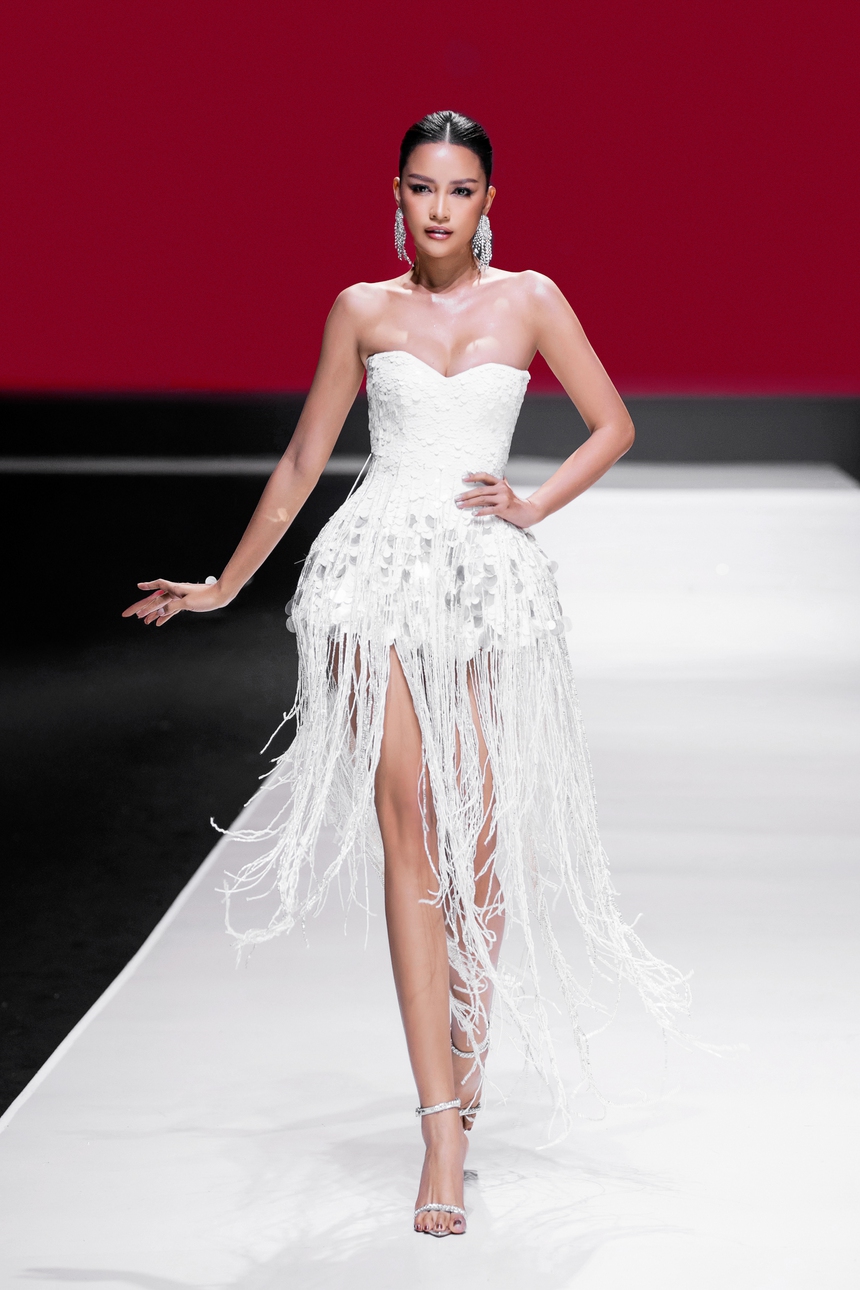 Show diễn "Timeless": Viết tiếp giấc mơ thời trang Việt "ra biển lớn" - Ảnh 9.