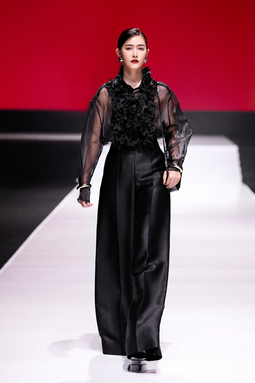 Show diễn "Timeless": Viết tiếp giấc mơ thời trang Việt "ra biển lớn" - Ảnh 11.