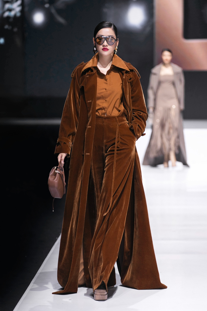 Show diễn "Timeless": Viết tiếp giấc mơ thời trang Việt "ra biển lớn" - Ảnh 12.