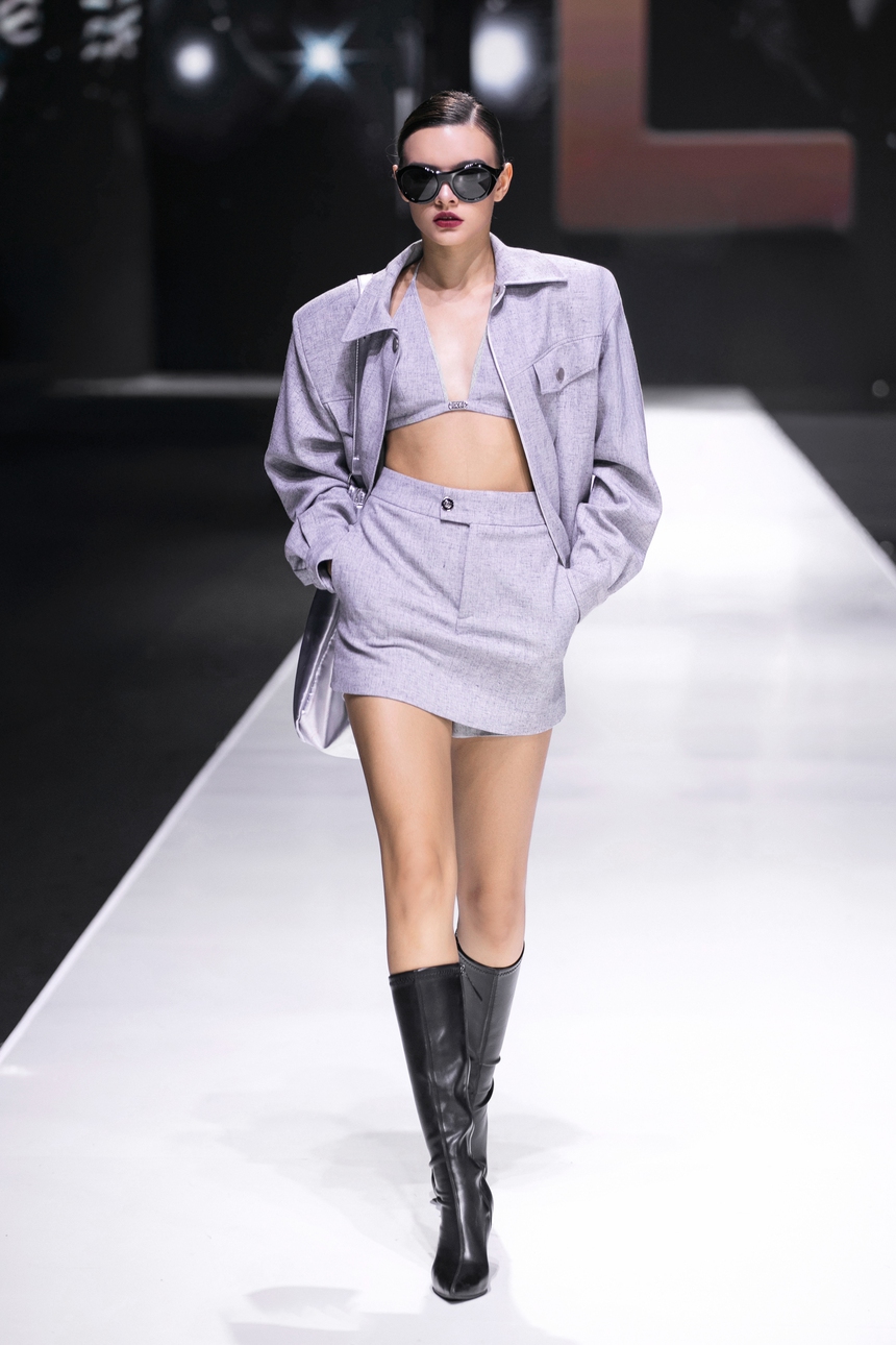 Show diễn "Timeless": Viết tiếp giấc mơ thời trang Việt "ra biển lớn" - Ảnh 13.