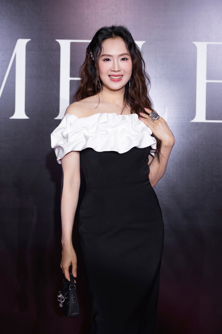 Show diễn "Timeless": Viết tiếp giấc mơ thời trang Việt "ra biển lớn" - Ảnh 4.