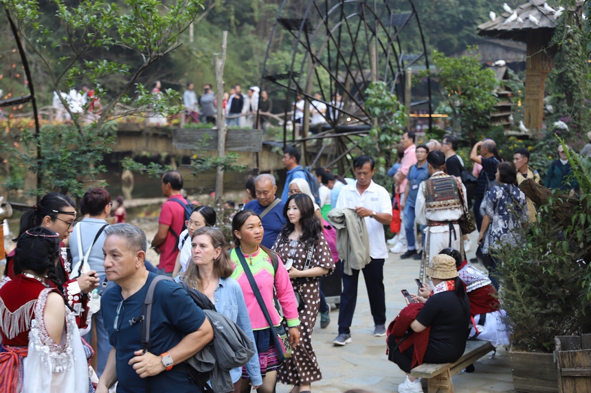 Sa Pa: Đón mùa cao điểm kích cầu du lịch với loạt lễ hội văn hoá, thể thao độc đáo - Ảnh 3. Sa Pa: Đón mùa cao điểm kích cầu du lịch với loạt lễ hội văn hoá, thể thao độc đáo - Ảnh 3.