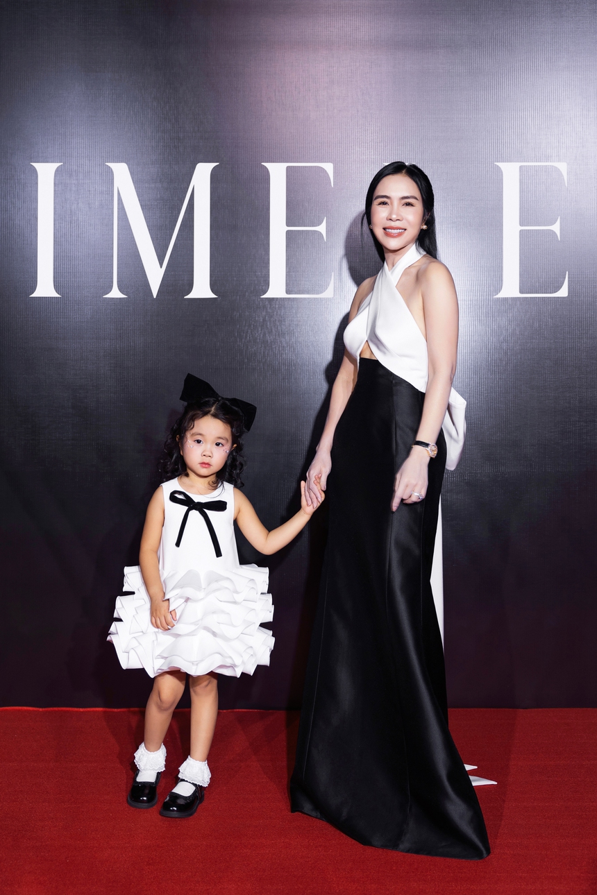 Show diễn "Timeless": Viết tiếp giấc mơ thời trang Việt "ra biển lớn" - Ảnh 1.