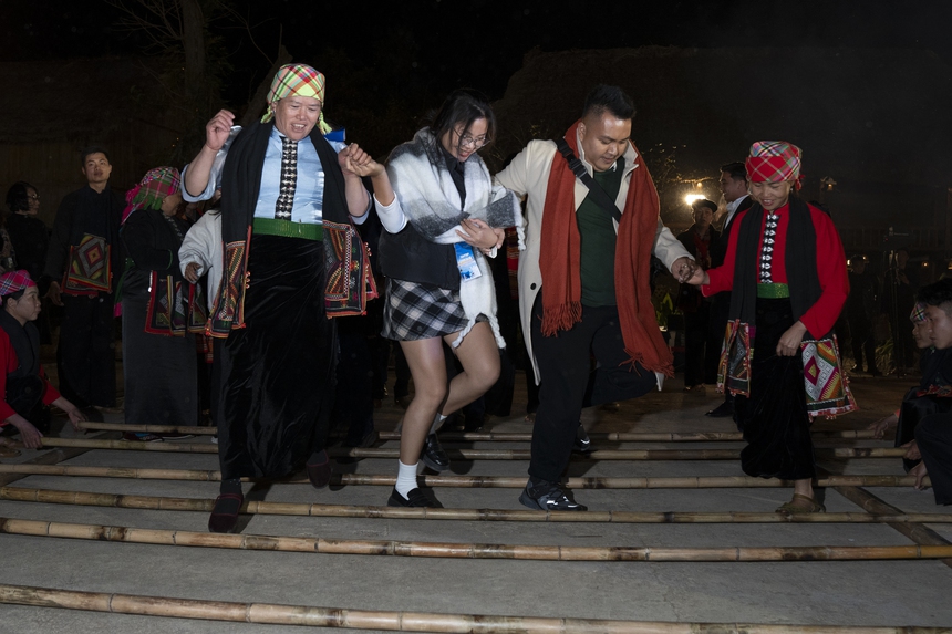 Lễ hội hoa Sen đá lần đầu tiên ở Bản Mây, Sa Pa - Ảnh 6. Lễ hội hoa Sen đá lần đầu tiên ở Bản Mây, Sa Pa - Ảnh 6.