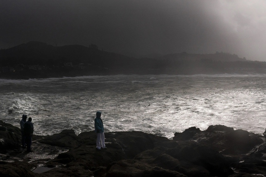 "Bão bom" tấn công Bờ Tây nước Mỹ - Ảnh 1.