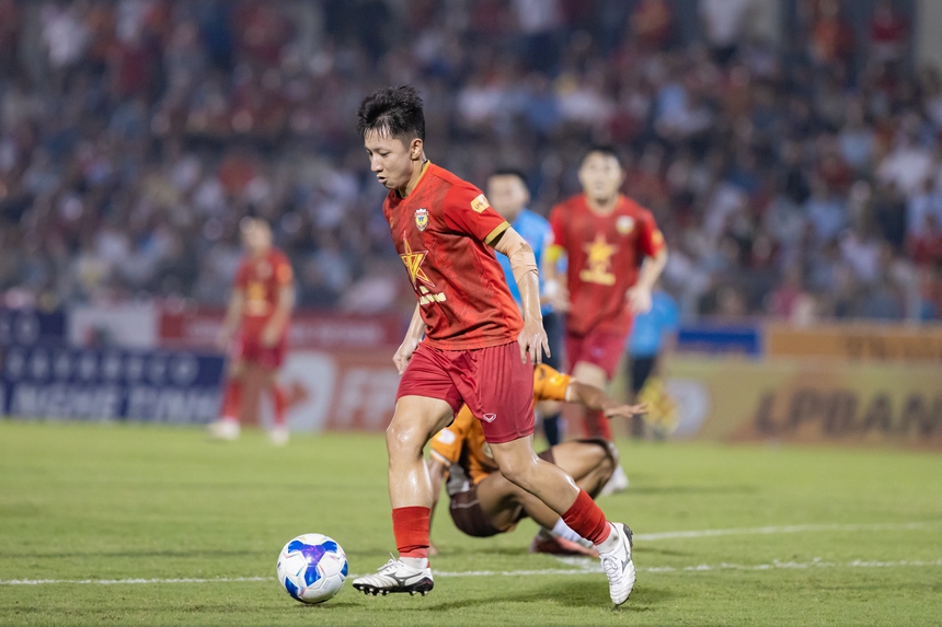 Ngoài Công Phượng và Ngọc Hải, HLV Kim Sang Sik mạnh tay gạt bỏ ngôi sao ở nhiều CLB - Ảnh 3. Ngoài Công Phượng và Ngọc Hải, HLV Kim Sang Sik mạnh tay gạt bỏ ngôi sao ở nhiều CLB - Ảnh 3.