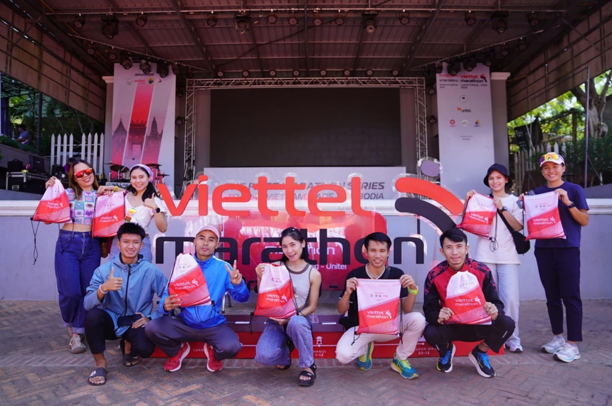 Viettel Marathon 2024 chính thức khai mạc tại Luang Prabang - Ảnh 2. Viettel Marathon 2024 chính thức khai mạc tại Luang Prabang - Ảnh 2.