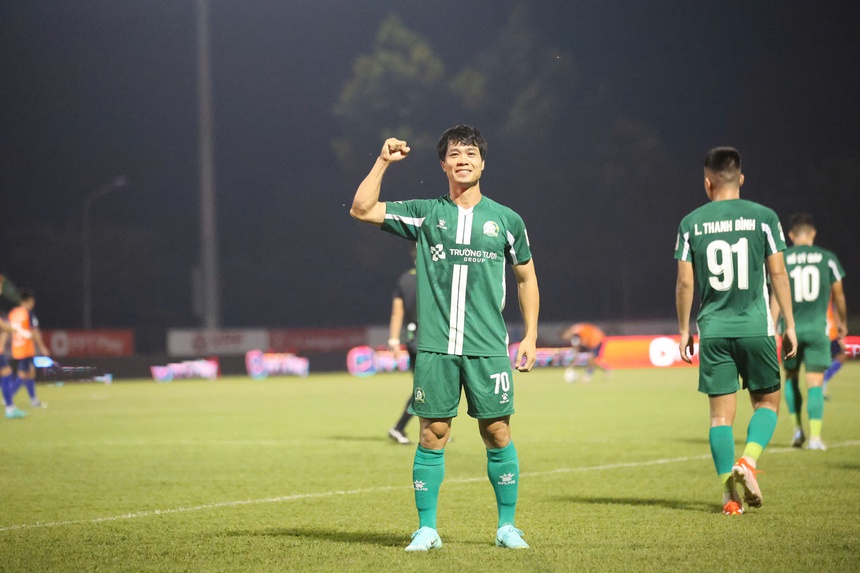 Bóng lăn trên bàn phím: Cư dân mạng chia rẽ vì Công Phượng - Ảnh 1. Bóng lăn trên bàn phím: Cư dân mạng chia rẽ vì Công Phượng - Ảnh 1.