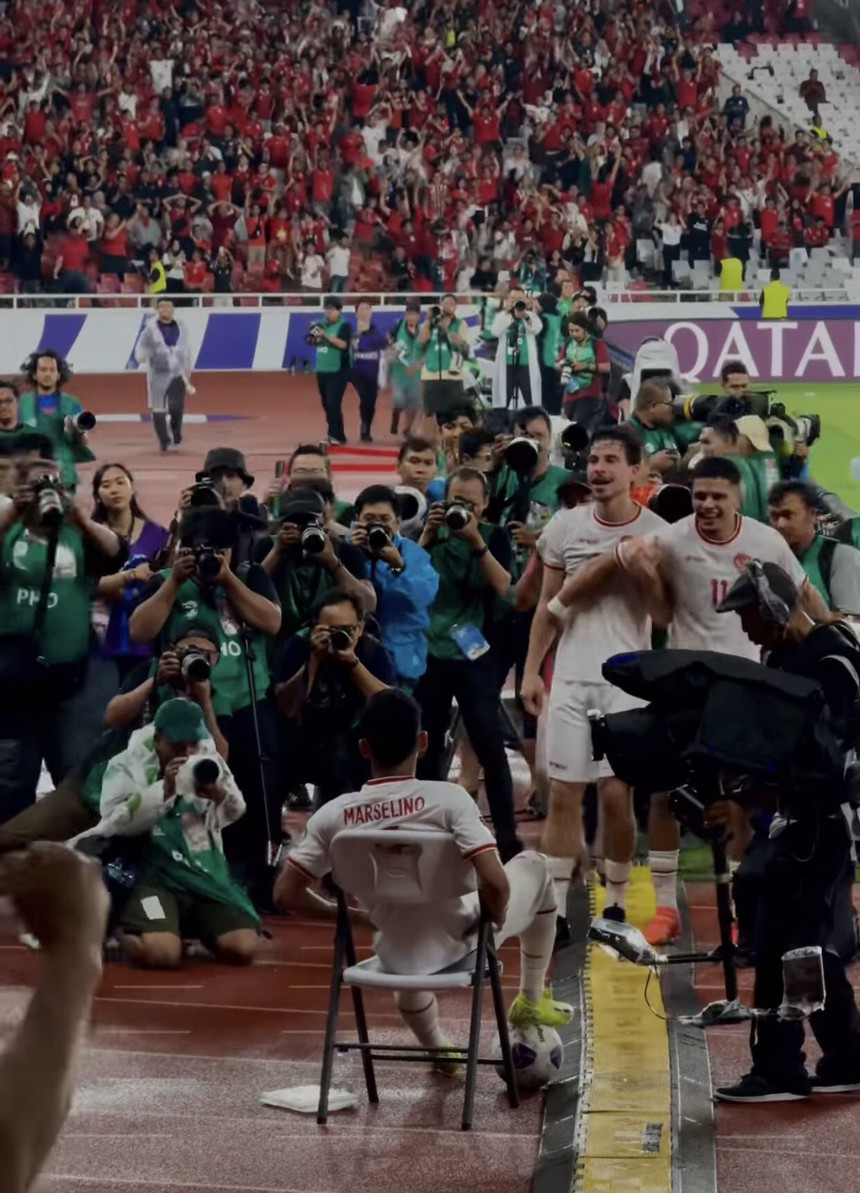 Nhà vô địch SEA Games 20 tuổi của Indonesia ăn mừng theo cách ‘chờ phóng viên ảnh’, Premier League chúc mừng thầy trò Shin Tae Yong - Ảnh 3. Nhà vô địch SEA Games 20 tuổi của Indonesia ăn mừng theo cách ‘chờ phóng viên ảnh’, Premier League chúc mừng thầy trò Shin Tae Yong - Ảnh 3.