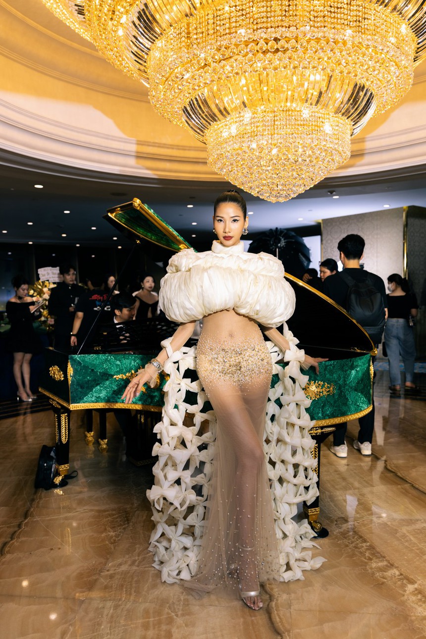 Hai nàng Á hậu Hoàng Thuỳ, Quỳnh Anh khoe sắc tại sự kiện Elegant Lady - Ảnh 2. Hai nàng Á hậu Hoàng Thuỳ, Quỳnh Anh khoe sắc tại sự kiện Elegant Lady - Ảnh 2.